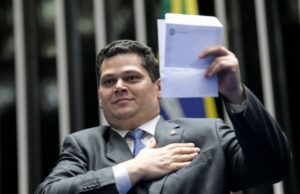 Davi Alcolumbre é eleito novo presidente