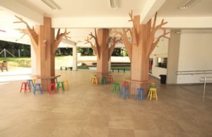 Uma aldeia para educar