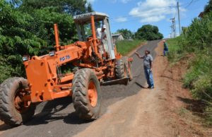 Secretaria de Obras e Infraestrutura realiza melhorias em Linha Santa Cruz