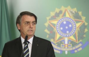 Bolsonaro cria 13º salário para o Bolsa Família