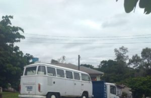 Kombi que fazia transporte escolar irregular é recolhida pela fiscalização