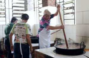Galinhada evidencia gastronomia venâncio-airense na Fenachim