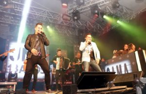 Sertanejo de João Neto & Frederico atrai oito mil pessoas à Fenachim