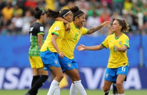Com três gols de Cristiane, Brasil vence na estreia