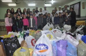 Novo Cabrais: Escola São Roque entrega doações ao asilo