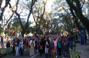 Parada da Diversidade reuniu grande público