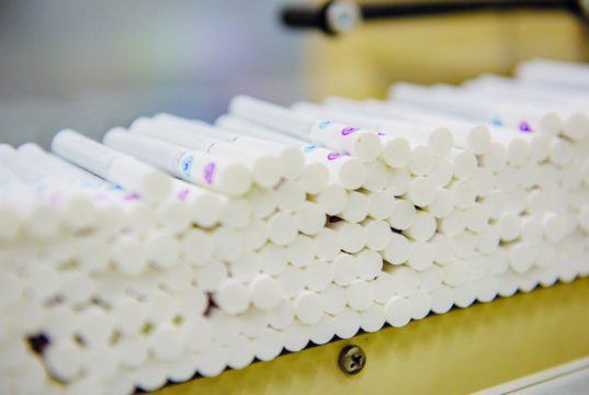 Tabaco | Imposto sobre cigarros sobe e entidades do setor protestam; leia as notas