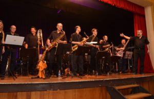 Espaço Camarim recebe show da Santa Brass Band