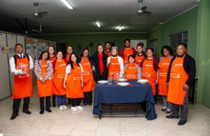 Habitação oferece curso de garçom no Residencial Viver Bem