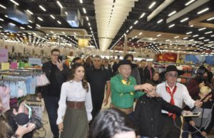 Inauguração da Havan reúne 4 mil pessoas