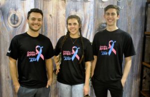 Loja cria camiseta para arrecadar recursos