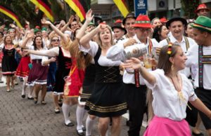 Primeiros dias de Oktoberfest superam 54,6 mil pessoas pagantes