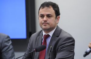 Deputado propõe lei para acabar com o desemprego