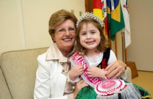 Nicole Tessmann é a Mini Miss Santa Cruz Star