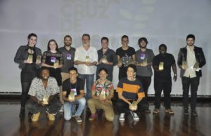 Fechado com claquete de ouro