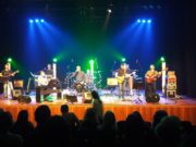 Uli Assmann e banda sobem ao palco do Teatro Mauá