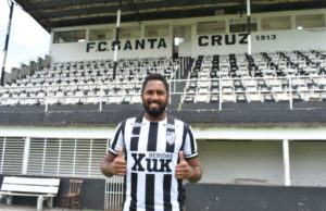Santa Cruz apresenta primeiro reforço