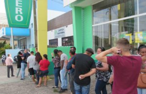 Santa-cruzenses correm para regularizar título de eleitor