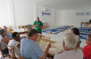 Oficina de Artes destaca reciclagem com bitucas de cigarro