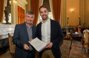 Governador Eduardo Leite será palestrante no Tá na Hora