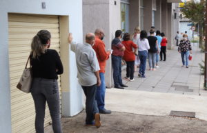 Caixa inicia saques do auxílio, veja o calendário