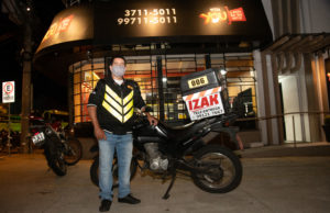 Motoboy: Ele está na rua para você ficar em casa