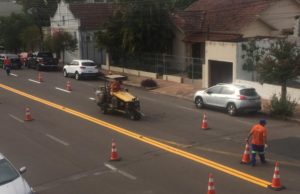 Reforço na sinalização é realizado em ruas de Santa Cruz