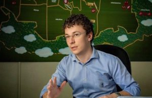 “Se acha que existe alguma irregularidade, deve comunicar ao MP para que investigue a situação e não fazer espetáculo na sessão da Câmara”