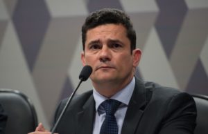 Bolsonaro avalia trocar comando da PF e Moro reage mal ao comunicado