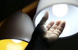 Senado aprova proibição de corte de luz em véspera de fins de semana