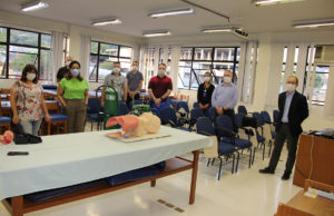 Curso de Fisioterapia da Unisc repassa ventilador mecânico ao HSC