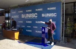 Unisc realiza formatura de gabinete especial no sistema drive-thru