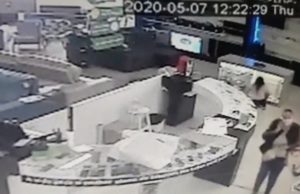 Câmeras flagram furtos em estabelecimento