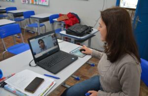 Como o garoto Lucas encara a aula virtual