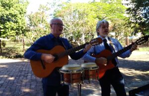 Dupla de músicos cria alternativa em meio à pandemia