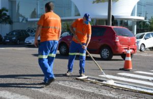 Reforço na sinalização terá continuidade na tarde de hoje na Rua Júlio de Castilhos