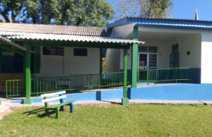 Concluída a revitalização da Escola Félix Hoppe em Santa Cruz
