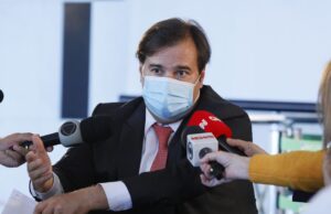 Maia estuda 1º turno da eleição para 15 de novembro ou 6 de dezembro