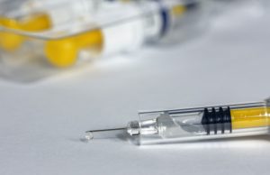 Covid-19: dados sobre vacina que teria produzido anticorpos em humanos são insuficientes, dizem especialistas