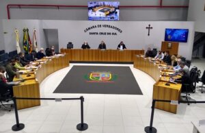 Vereadores derrubam veto ao projeto do vereador Alex Knak