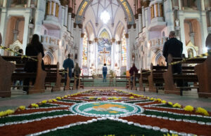 Com adaptações, Santa Cruz celebra Corpus Christi