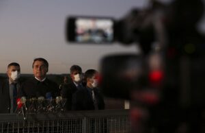 Bolsonaro diz que Brasil pode sair da OMS
