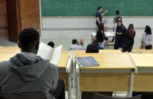 Pesquisa revela que 42% dos alunos podem abandonar faculdades privadas