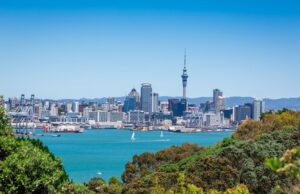 Nova Zelândia diz que erradicou coronavírus e suspende restrições