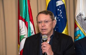 Prefeito processa vereadores por crime contra a honra