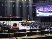 Câmara aprova urgência para projeto que permite reabertura de escolas na pandemia