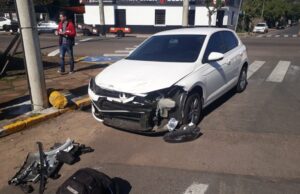 Carro e moto se envolvem em acidente no Bairro Senai
