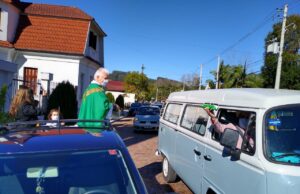 Missa e carreatas celebram a data em Santa Cruz