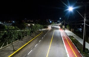Com ciclovia e iluminação moderna, Rua Victor Frederico Baumhardt está renovada