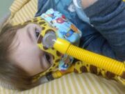 Criança com Pompe precisa de ajuda